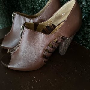 Brown detailed ankle booties sz 8.5
